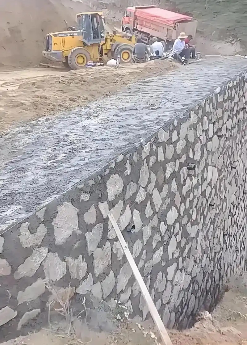 鹤壁山城区边坡加固